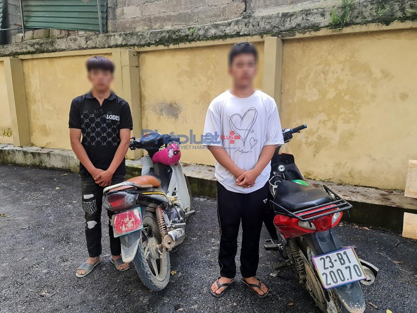 2 thanh niên tại cơ quan công an. (Ảnh: Công an huyện Mèo Vạc).