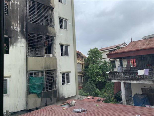 Vụ cháy chung cư mini ở phố Khương Hạ (quận Thanh Xuân, Hà Nội) đã cướp đi 56 sinh mạng, trong đó có nhiều trẻ em. (Ảnh: TTXVN phát)