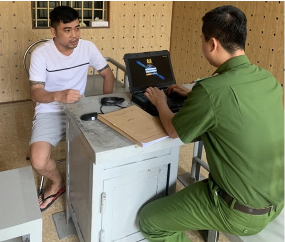 Đối tượng Trần Mạnh Tuấn tại cơ quan Công an