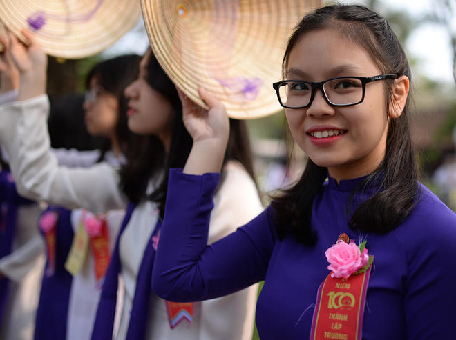 Để chuẩn bị cho lễ kỷ niệm 100 năm thành lập trường, cô và trò trường Đồng Khánh - Hai Bà Trưng đã dành thời gian tập luyện để có những màn trình diễn đẹp mắt.