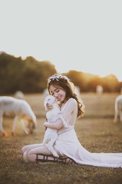 Elly Trần khoe vẻ đẹp nữ thần sau khi sinh con lần 2