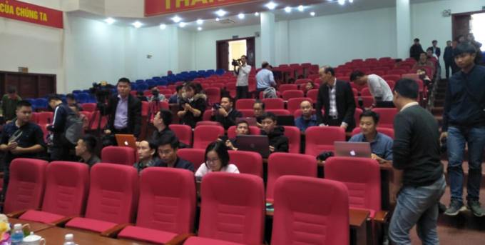 Đông đảo phóng viên, nhà báo có mặt cập nhật thông tin về buổi họp báo.