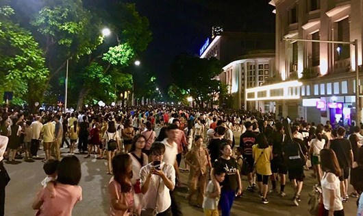 Nhiều người cho rằng, nếu không có phố đi bộ thì không biết đi chơi ở đâu.