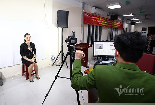 Công an quận Hai Bà Trưng cấp CCCD lưu động tại các tổ dân phố ngoài giờ hành chính