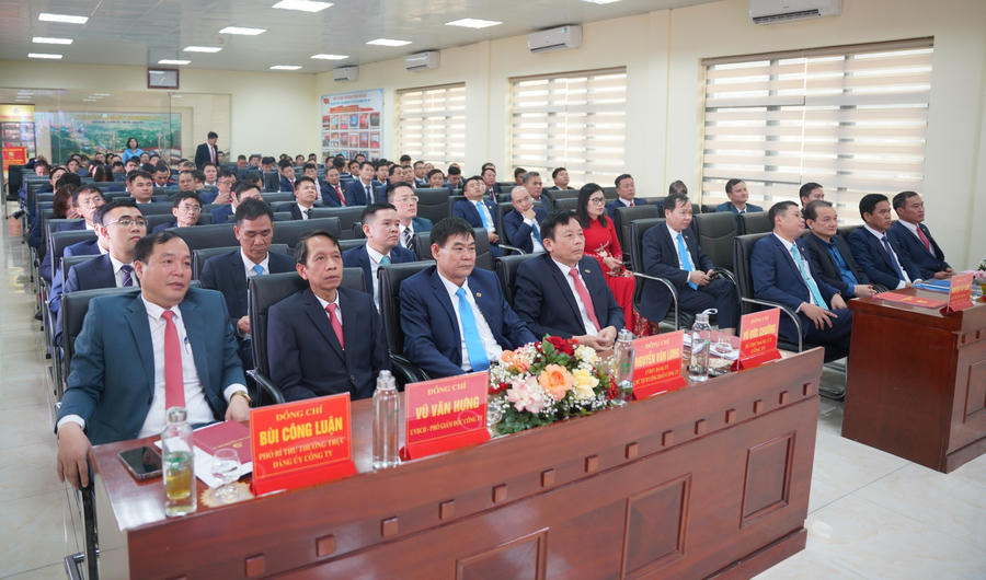 Toàn cảnh hội nghị.