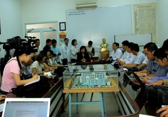 Cuộc họp để trả lời câu hỏi của các PV tại Bệnh viện Đa khoa Đà Nẵng.