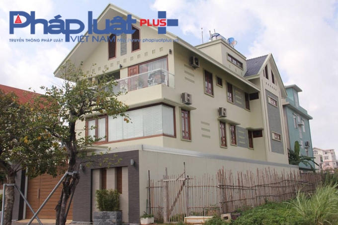 Cận cảnh những t&ograve;a l&acirc;u đ&agrave;i khủng của đại gia đất mỏ