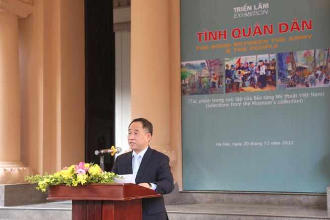 Triển lãm Tình quân dân thể hiện sự đa dạng về bút pháp, thể loại và chất liệu qua từng tác phẩm.