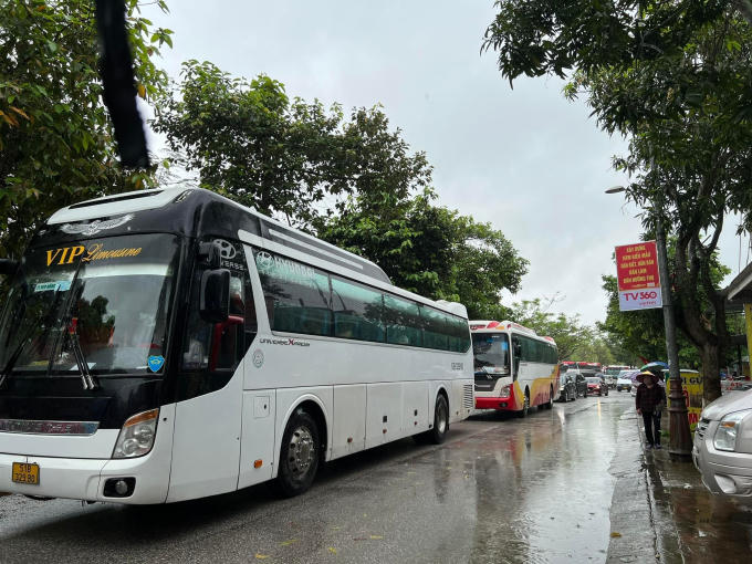 Ông Nguyễn Quang Lộc, Chủ tịch UBND xã Kim Liên: Dù có rất đông khách thập phương về với quê Bác nhưng địa phương đã bố trí lực lượng để phân luồng giao thông, hướng dẫn cho du khách khi đến tham quan khu di tích, đảm bảo an ninh trật tự.