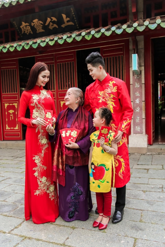 Niềm vui khi được con cháu tụ họp trong ngày tết