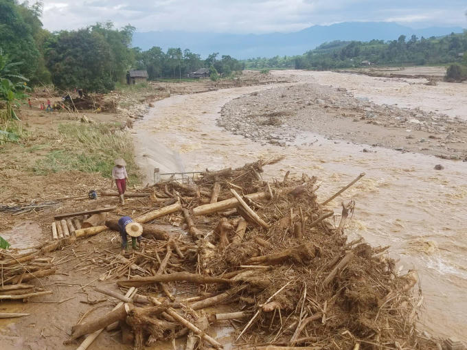 Cùng Bí thư Tỉnh ủy Yên Bái ngược lũ vào bản Tủ