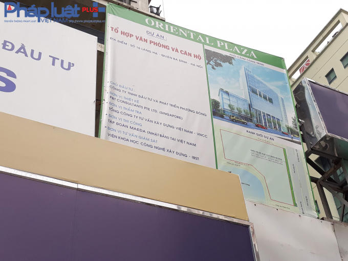 Bảng thông tin tại cổng dự án.