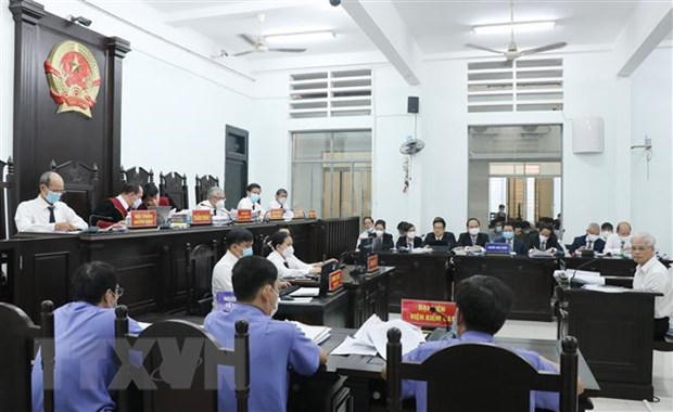 Quang cảnh phiên tòa xét xử vụ án Vi phạm quy định về quản lý đất đai tại Khánh Hòa. (Ảnh: Tiên Minh/TTXVN)