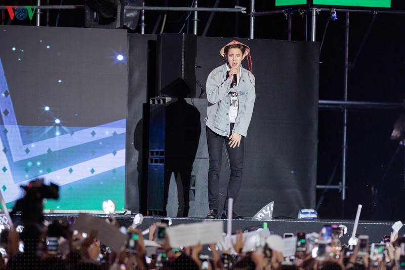 exo chanyeol doi non la, sehun chia se rat nho viet nam tai k-pop super concert hinh 12