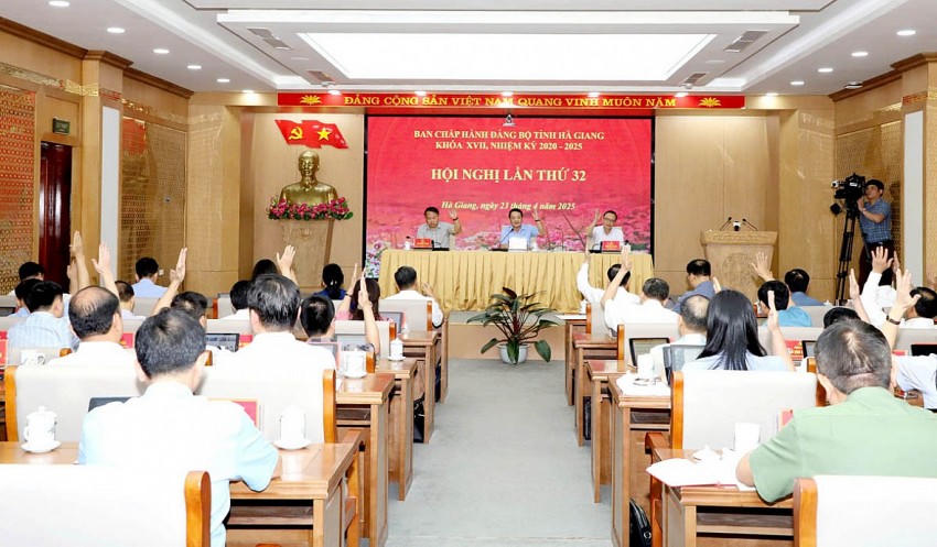 Ban Chấp hành Đảng bộ tỉnh Hà Giang khóa XVII, nhiệm kỳ 2020 – 2025 tổ chức Hội nghị lần thứ 32. (Ảnh: Báo Hà Giang).