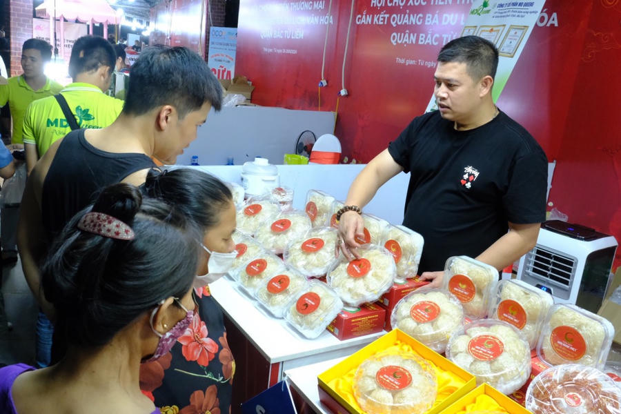 Với quy mô hơn 100 gian hàng trưng bày, giới thiệu sản phẩm nội địa trên địa bàn Thành phố.