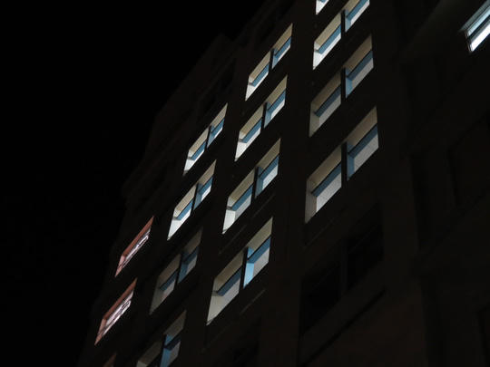 Các ô cửa sáng đèn xuyên đêm tại Bệnh viện Từ Dũ