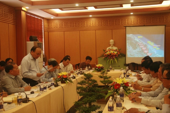 Họp bàn phương án bảo vệ bờ biển