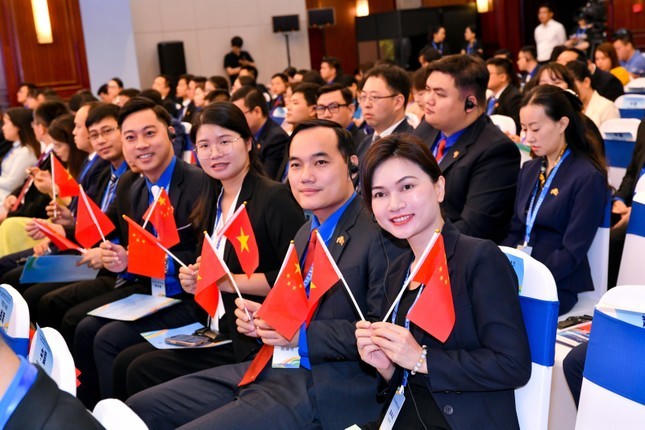 Thanh niên Việt Nam - Trung Quốc tại lễ khai mạc Gặp gỡ hữu nghị Thanh niên Việt Nam - Trung Quốc lần thứ 23. (Ảnh Lưu Trinh)