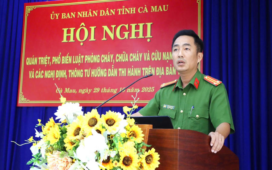Lãnh đạo Phòng Cảnh sát PCCC và CNCH Công an tỉnh Cà Mau, triển khai nội dung cơ bản, các điểm mới của Luật PCCC và CNCH năm 2024 và các Nghị định, Thông tư hướng dẫn thi hành.