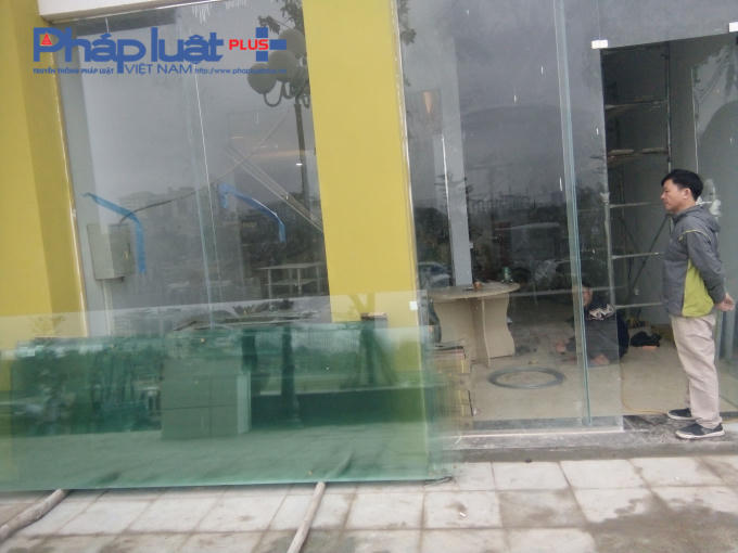 Các hạng mục công trình vẫn còn ngổn ngang và đang được hoàn thiện.