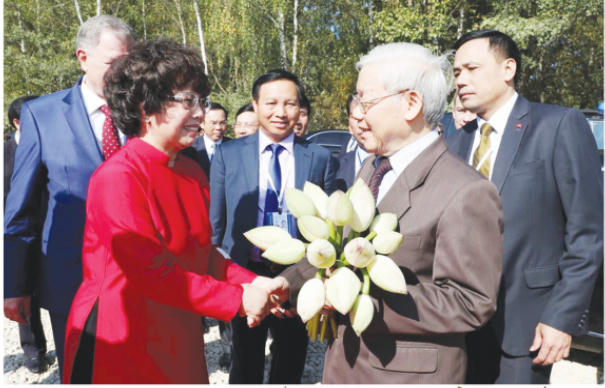 Bà Thái Hương vui mừng, xúc động chào đón Tổng Bí thư, Chủ tịch nước Nguyễn Phú Trọng đến dự Lễ khởi công Nhà máy tại tỉnh Kaluga, Liên bang Nga nhân chuyến thăm chính thức Liên bang Nga.