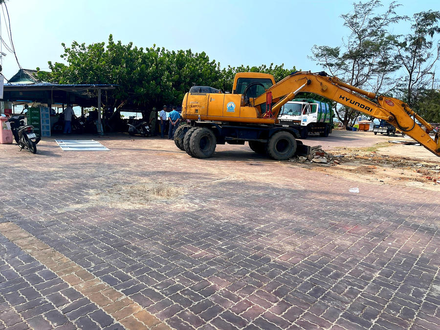 Thực hiện việc phá dỡ các công trình.