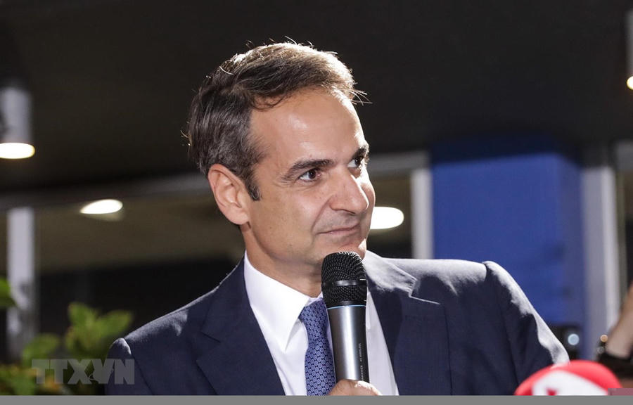 Thủ tướng đắc cử Kyriakos Mitsotakis phát biểu tại Athens, Hy Lạp. (Ảnh: THX/TTXVN)