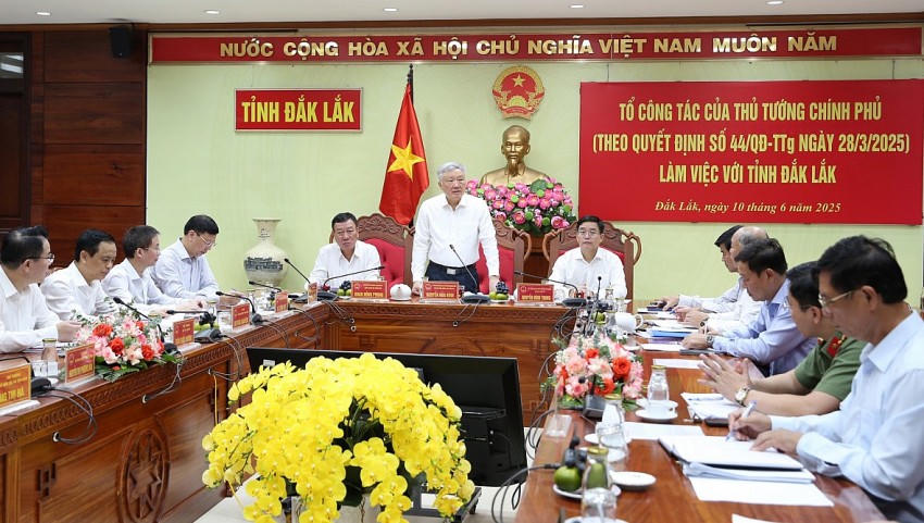 Quang cảnh buổi làm việc