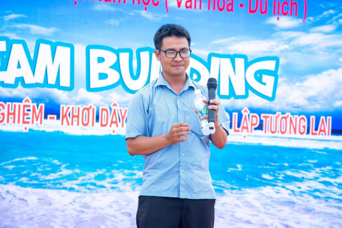 Ths. Tô Văn Hạnh (giảng viên Đại học sư phạm Đà Nẵng), một trong 2 tác giả cuốn sách từng có hơn 10 năm làm hướng dẫn viên du lịch xuyên tuyến.