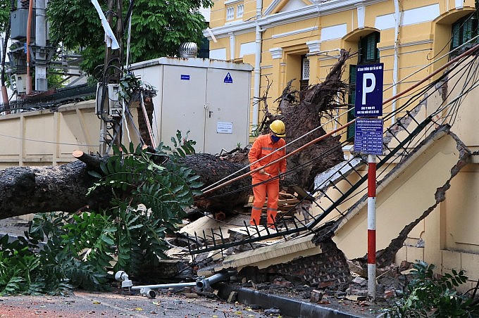 Hà Nội triển khai một số biện pháp ứng phó ảnh hưởng của bão số 3 lĩnh vực Đô thị.