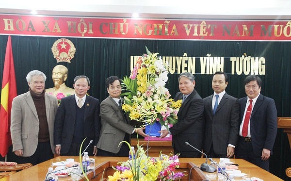 Bộ trưởng Bộ Tư pháp Hà Hùng Cường chúc tết huyện Vĩnh Tường.