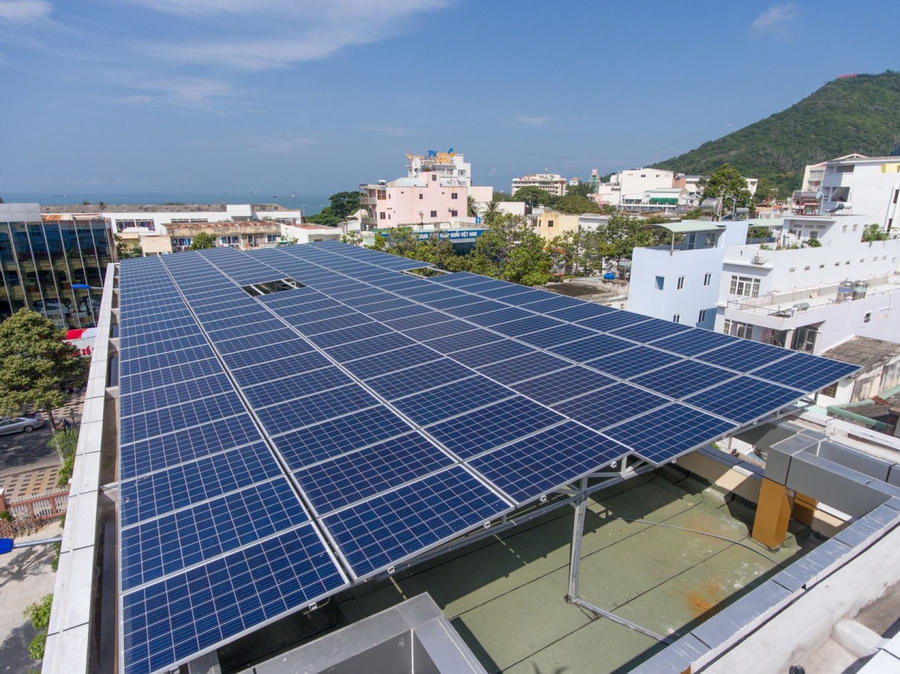 Việc lắp đặt hệ thống điện mặt trời trên mái nhà sẽ giúp TP HCM có nguồn điện cung cấp tại chỗ và phù hợp với sự phát triển chung.