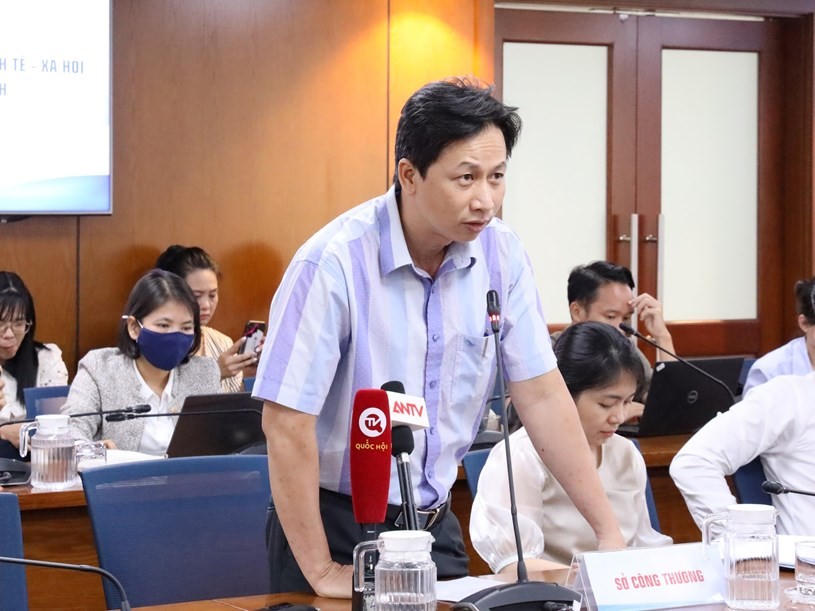 Ông Nguyễn Phương Duy - Phó Trưởng Phòng Quản lý năng lượng - Sở Công thương TP HCM phát biểu tại buổi họp báo