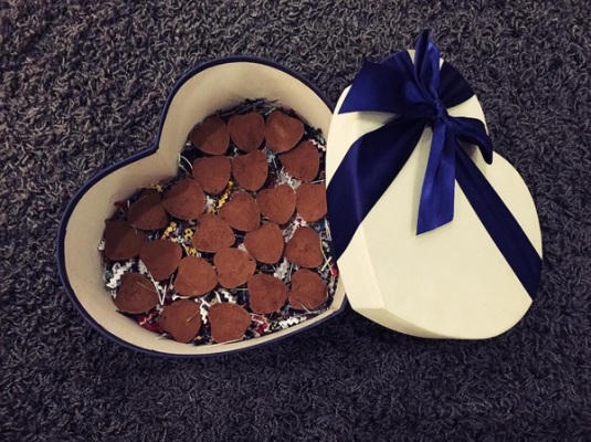 Socola l&agrave; m&oacute;n qu&agrave; kh&ocirc;ng thể thiếu của c&aacute;c cặp đ&ocirc;i d&agrave;nh tặng cho nhau trong ng&agrave;y lễ t&igrave;nh y&ecirc;u đặc biệt n&agrave;y. Ảnh: internet.