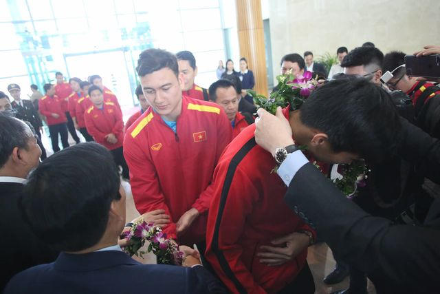 Thủ môn Văn Lâm được ngợi ca sau hai trận đấu xuất sắc với Jordan và Nhật Bản