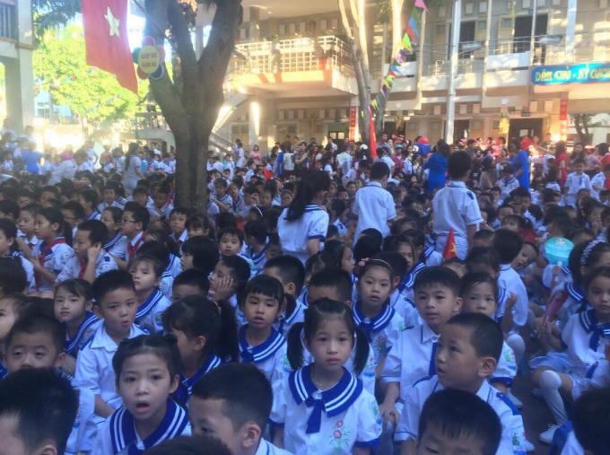 Năm học 2018 - 2019 là năm có số lượng học sinh Nghệ An tăng đột biến với khoảng 33.000 học sinh. Trong đó, số lượng tăng tập trung chủ yếu vào đối tượng học sinh lớp 1 với khoảng 24.000 em. Ảnh chụp tại trường Tiểu học Hà Huy Tập 2 (TP Vinh, Nghệ An).