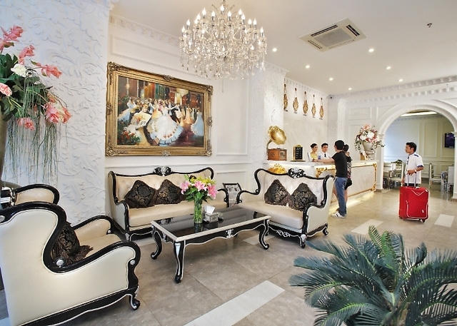 Chồng cô hiện đang sở hữu 9 khách sạn trong hệ thống kinh doanh nằm trên Q1 - TP.HCM