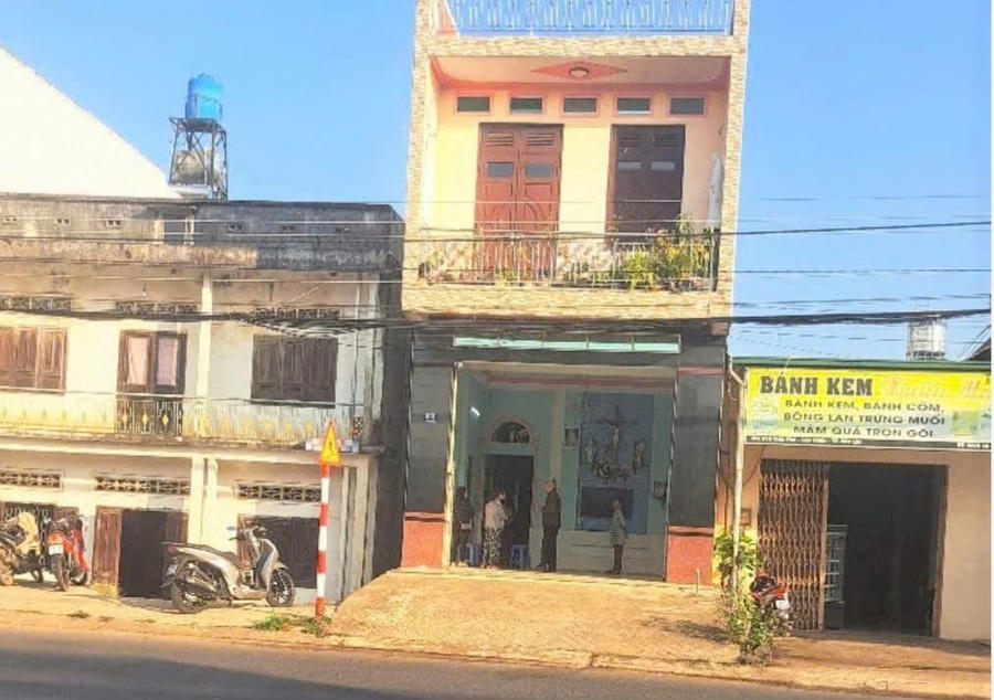 Hiện trường vụ xô xát xảy ra rại thôn Tân Vương( xã Lộc Châu, TP Bảo Lộc) khiến 2 cha con thương vong. Ảnh: K.P