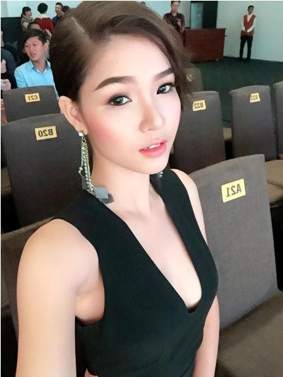 Phong cách trang điểm của cô cũng được thay đổi, trông Kỳ Hân xinh đẹp và quyến rũ hơn. Ảnh: internet.