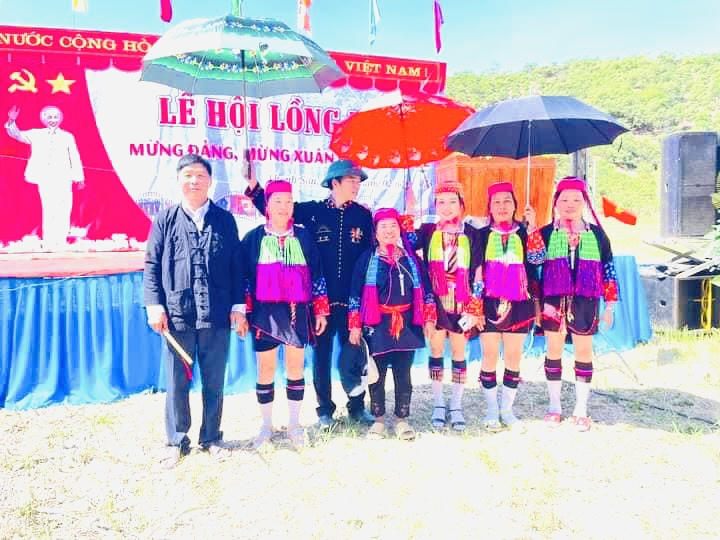 Người dân tham gia lễ hội đều rất vui mừng, họ tham gia với tâm trạng vui tươi, phấn khởi, náo nức và hy vọng một năm mới an khang thịnh vượng, đầy đủ ấm no, hạnh phúc, nhiều sức khỏe và mọi nhà được bình an.