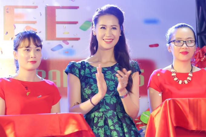 Bật mí về kế hoạch trong tương lai, Hoa hậu cho biết, cô muốn gắn bó lâu dài với công việc MC bởi đó là niềm đam mê gắn liền với cô từ lúc mới hoạt động nghệ thuật.