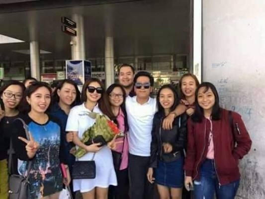 Cặp đôi được các fan hâm mộ chào đón nhiệt tình. Ảnh: facebook.