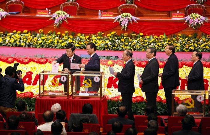 Lãnh đạo Đảng, Nhà nước bỏ phiếu tại Đại hội 12. Ảnh: Phạm Hải