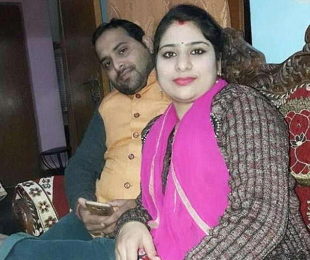 Người vợ treo cổ ngay trong căn hộ của hai vợ chồng ở Lucknow, bang Uttar Pradesh.