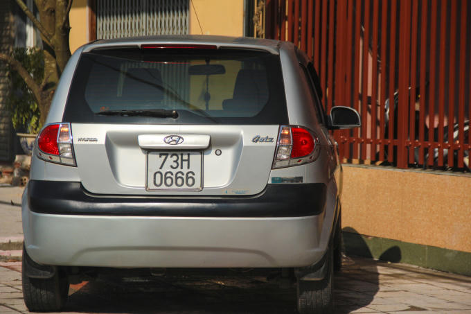 Một chiếc HUYNDAI mang biển "sam 6" trên đường Hữu Nghị. (Ảnh. Hải Long).