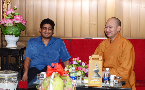 Quốc vụ khanh Vasantha Senanayake - Srilanka thăm và lễ Phật tại trụ sở Trung ương Giáo Hội Phật Giáo Việt Nam