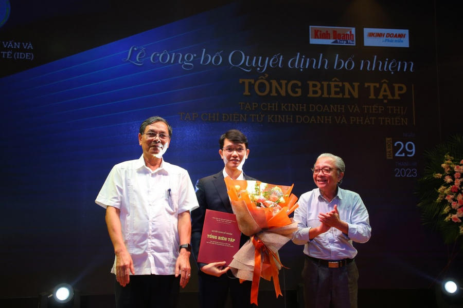 trao-quyet-dinh-bo-nhiem-tong-bien-tap-bui-van-khuong-120230829113621