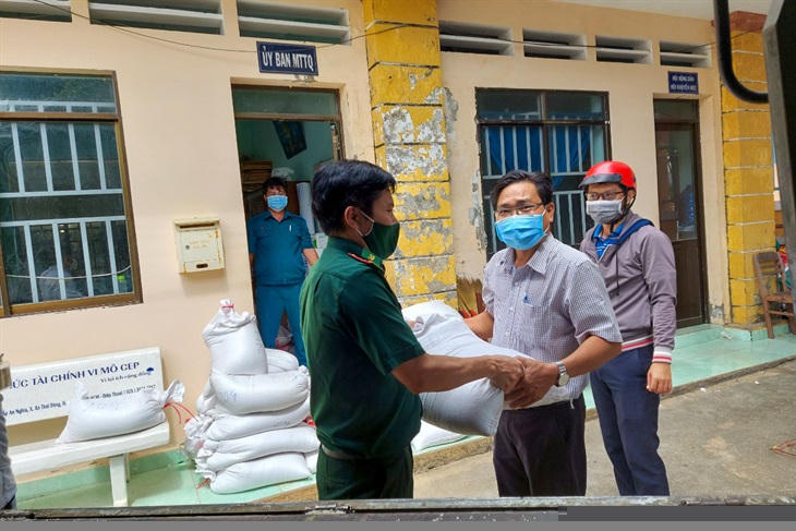 Hỗ trợ gạo các địa phương thực hiện giãn cách xã hội. Ảnh minh họa