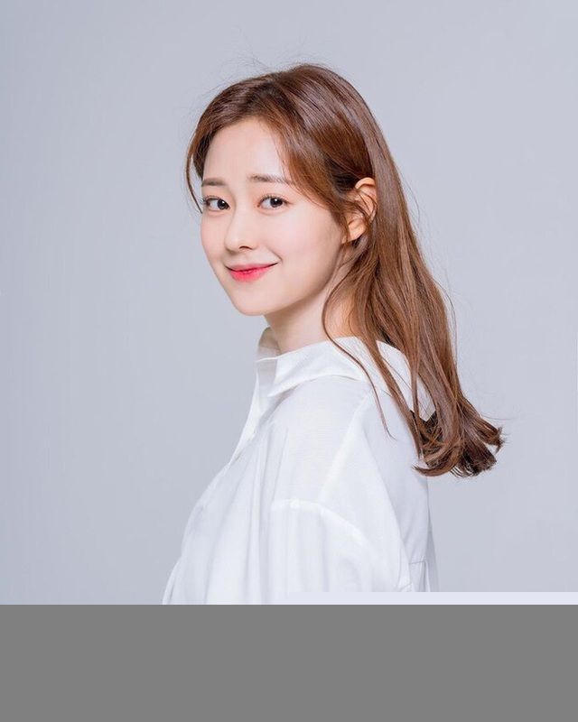 Shin Seulg được khen xinh đẹp và thần thái rạng ngời giống các ngôi sao điện ảnh xứ Hàn.